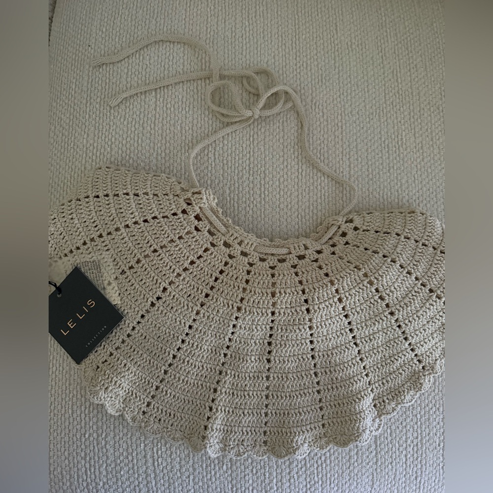 Le Lis NWT scallop crochet tie back top
